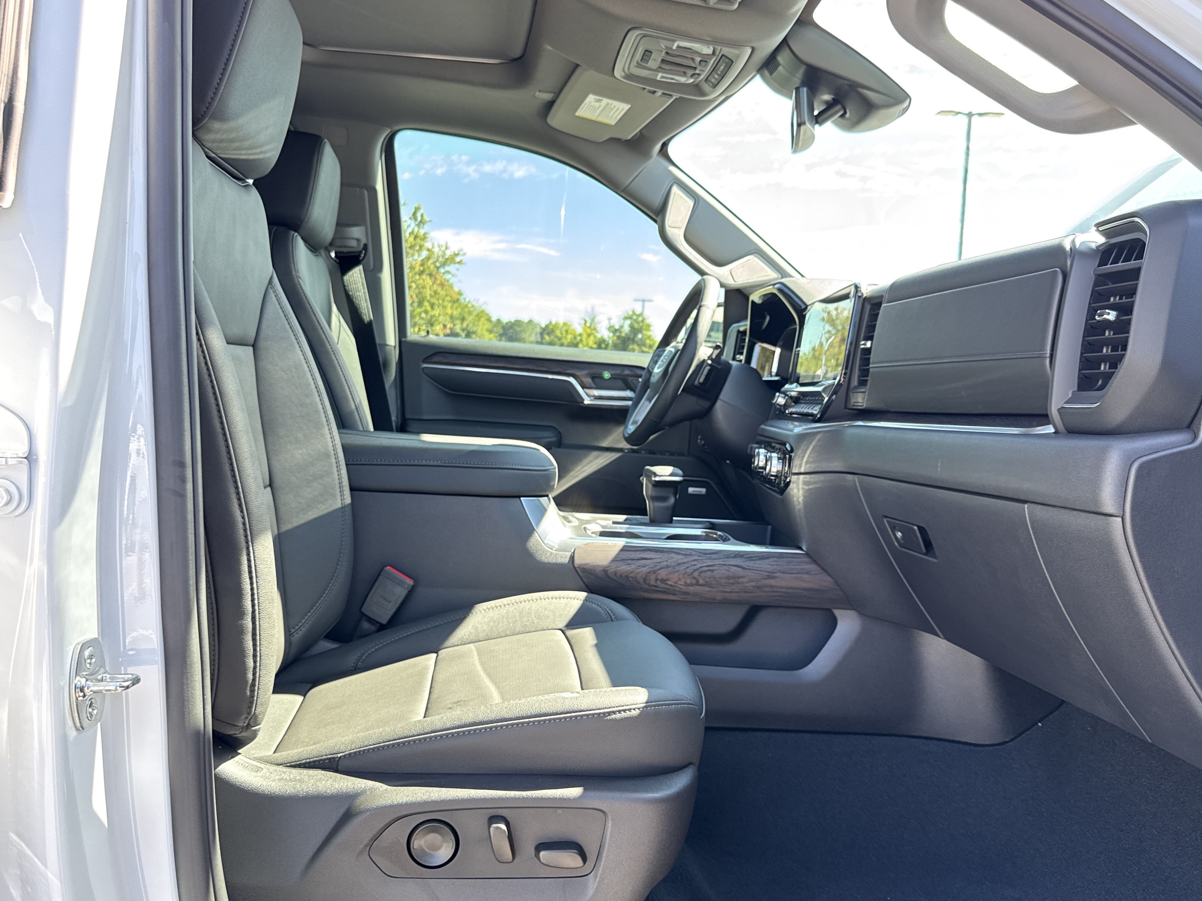 New 2026 GMC Sierra 1500 SLT AWD/4WD image 32
