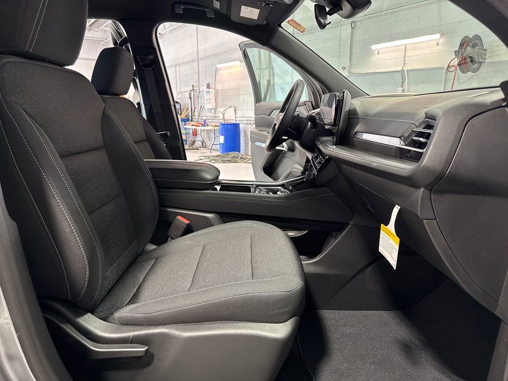 New 2026 Chevrolet Traverse LT w/ Midnight/Sport Edition FWD image 32
