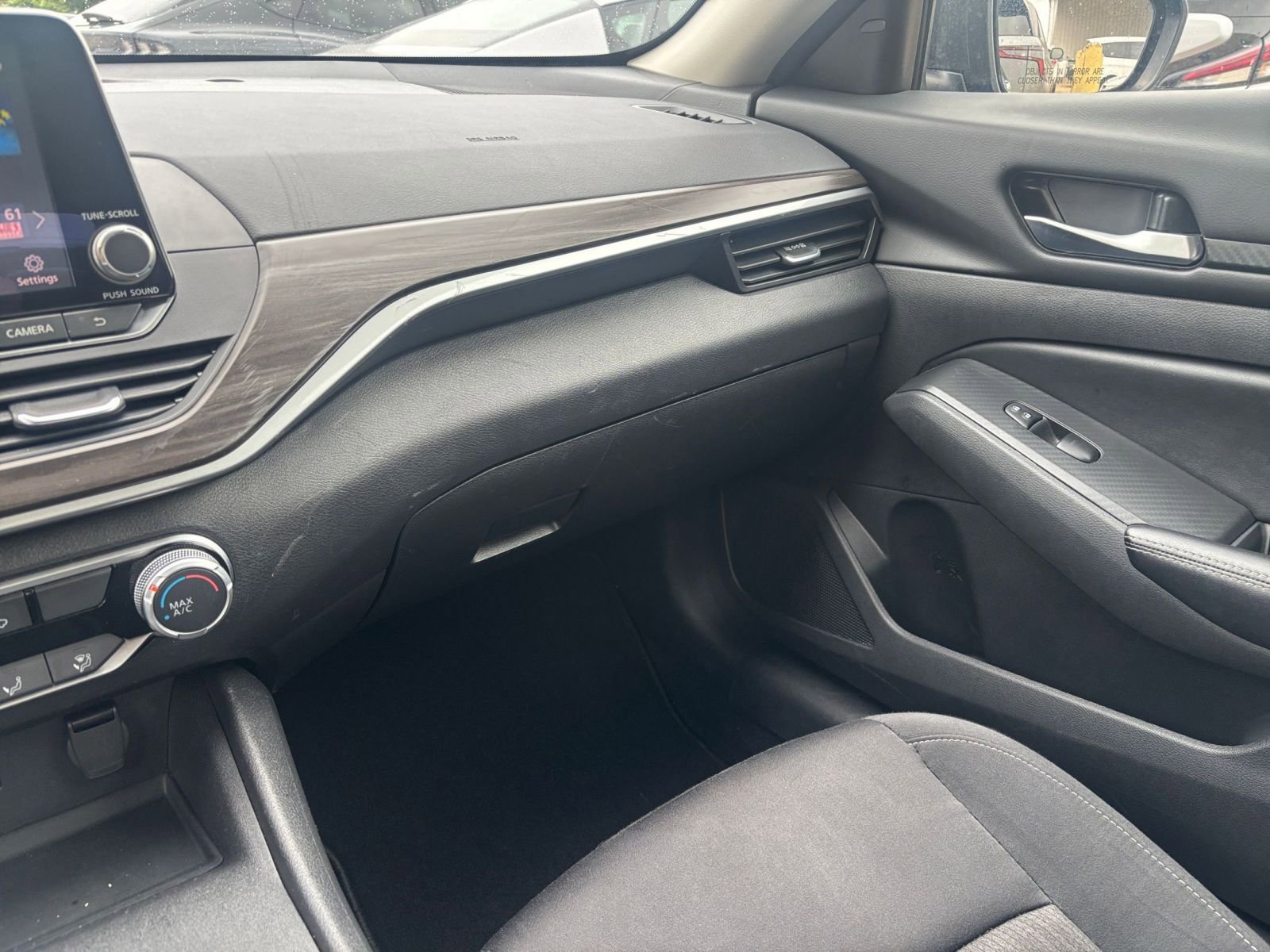 Used 2025 Nissan Altima 2.5 SV FWD image 35