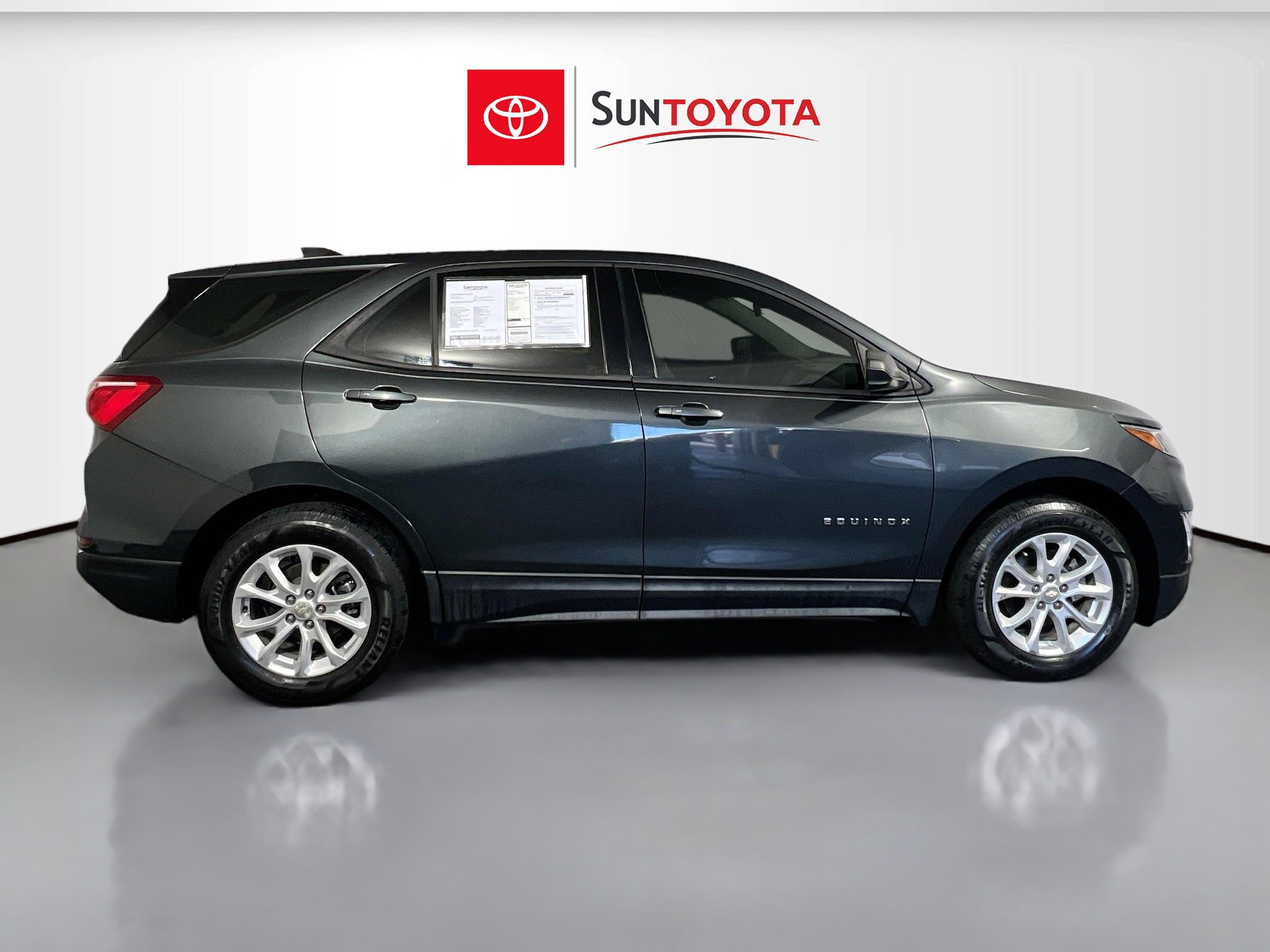 Used 2018 Chevrolet Equinox LS image 2