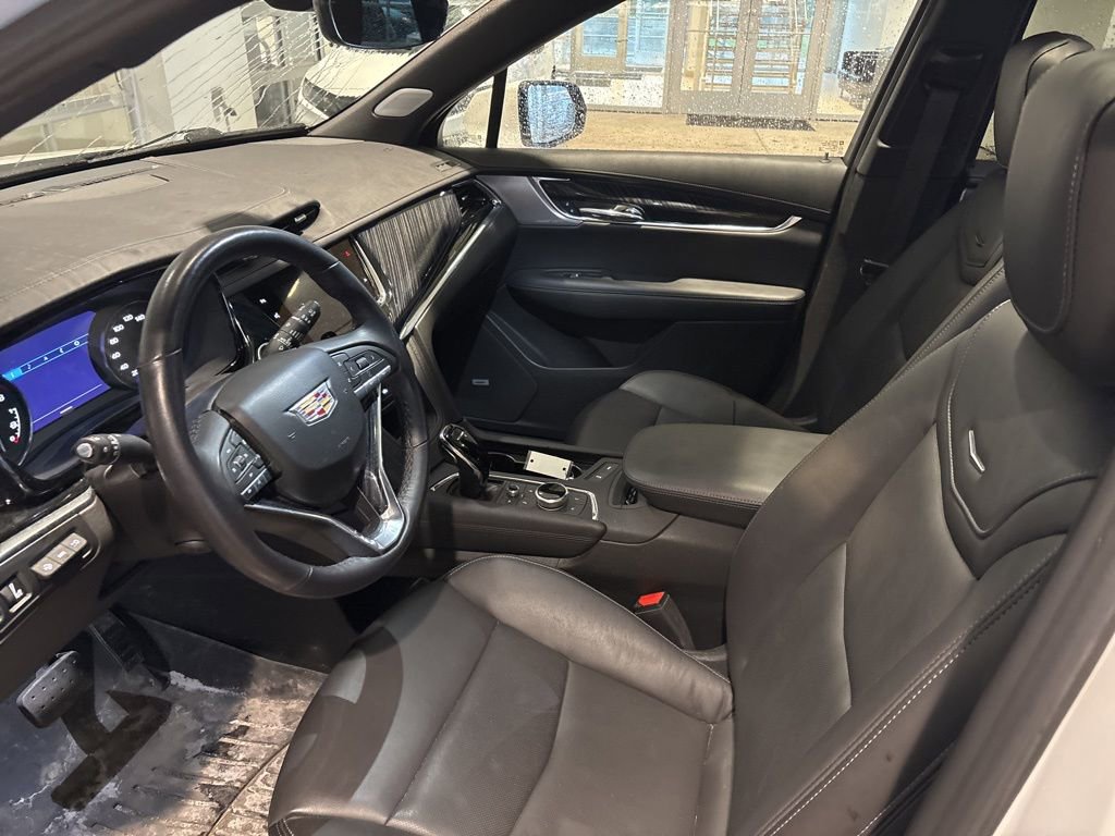 Used 2023 Cadillac XT6 Premium Luxury w/ Technology Package AWD/4WD image 9