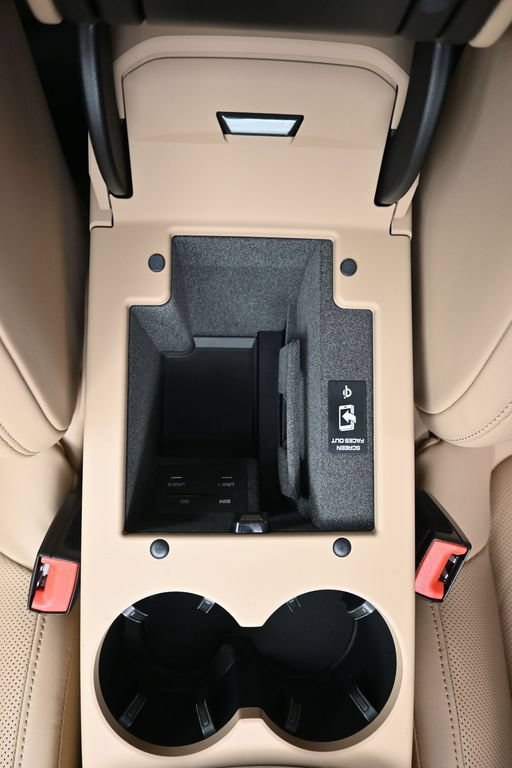 Certified 2026 Porsche Macan AWD/4WD image 19