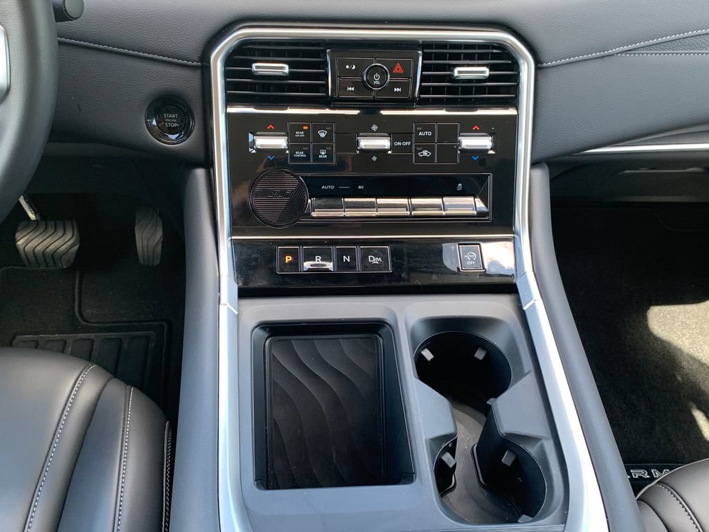 Used 2025 Nissan Armada SV AWD/4WD image 18