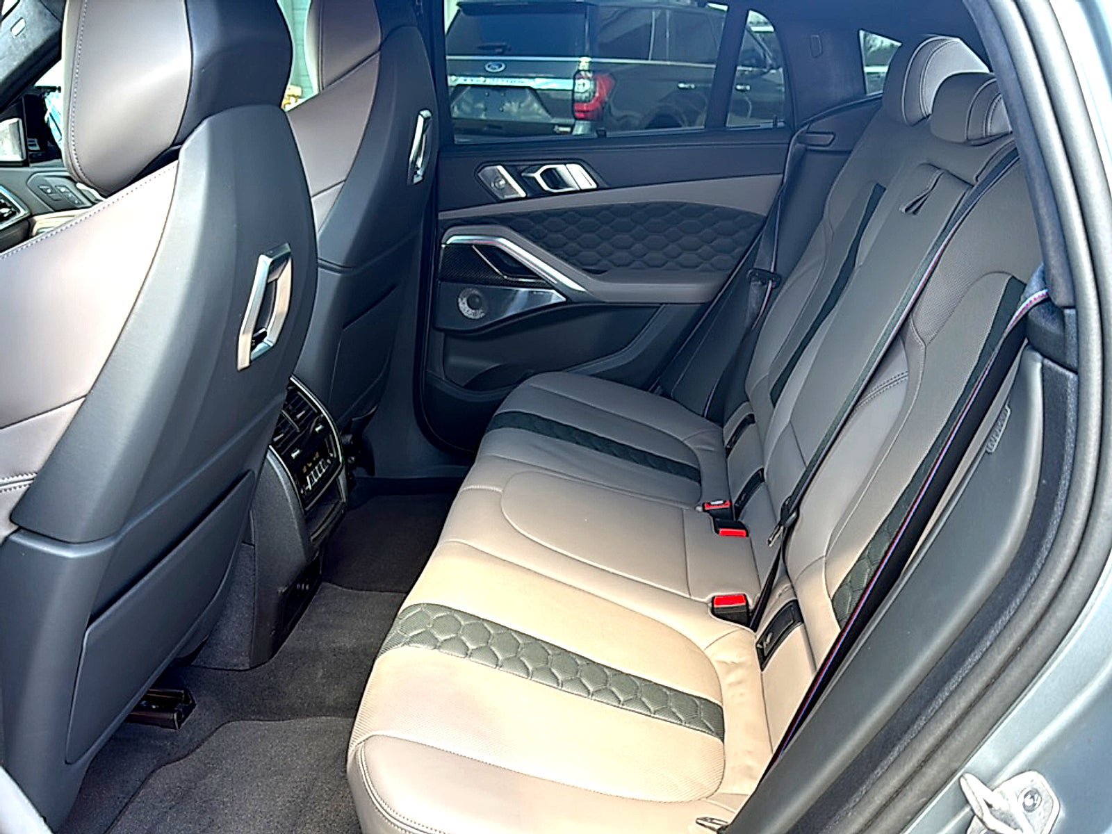 Used 2025 BMW X6 M Competition w/ Executive Package AWD/4WD image 8