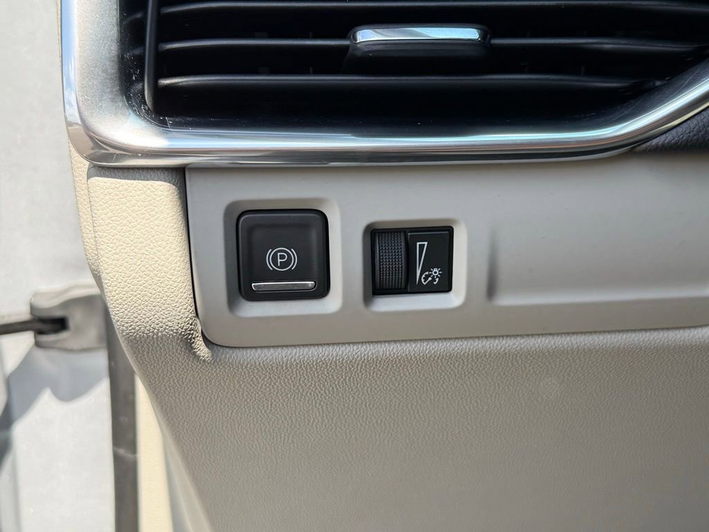 Used 2020 Cadillac XT4 Premium Luxury w/ Cold Weather Package FWD image 26