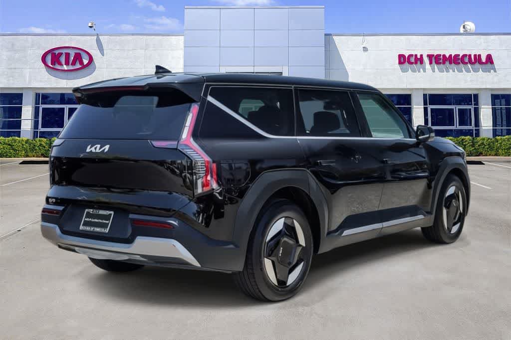 Certified 2024 Kia EV9 Light Long Range RWD image 4