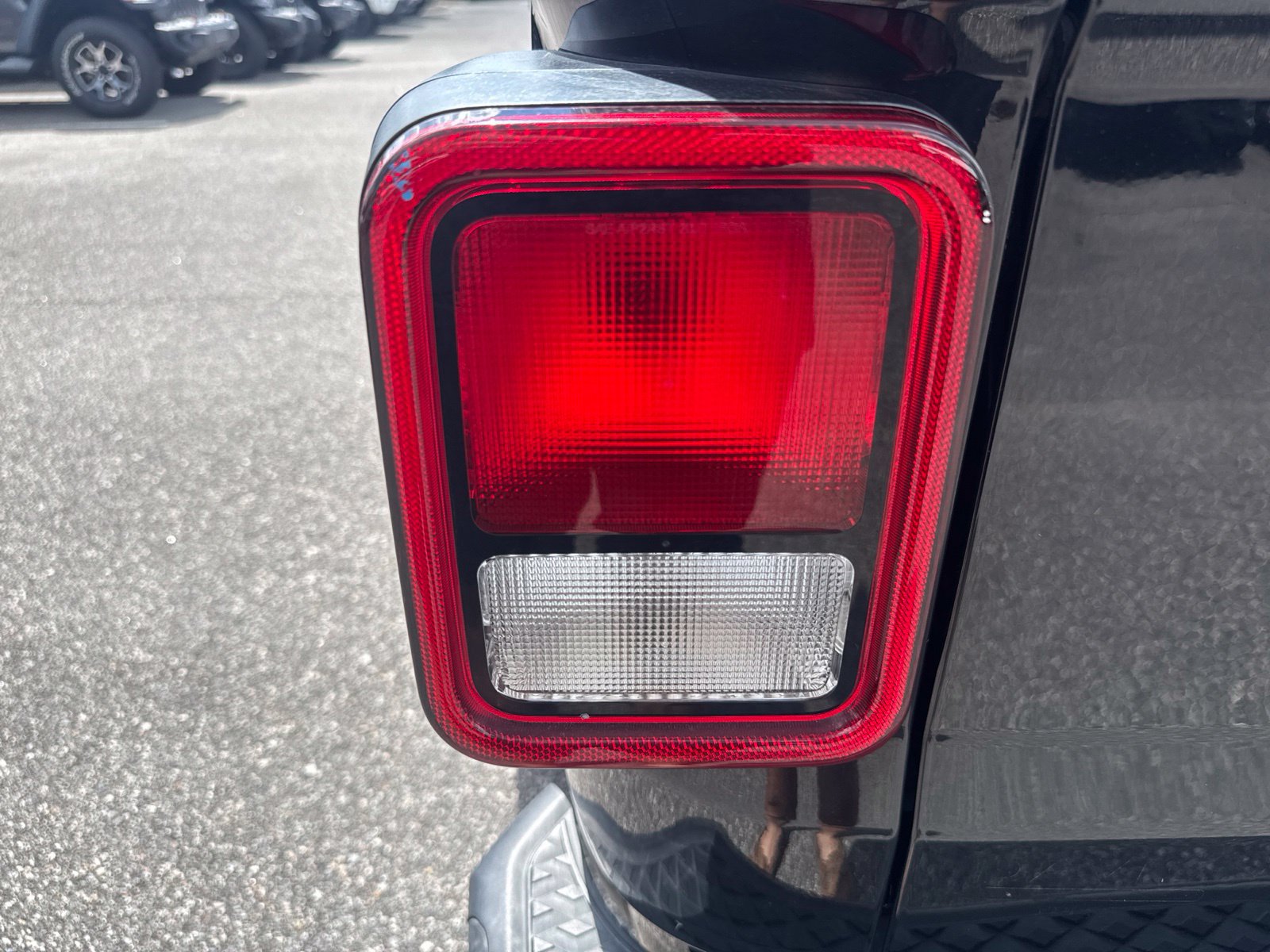 Used 2023 Jeep Gladiator Sport AWD/4WD image 13