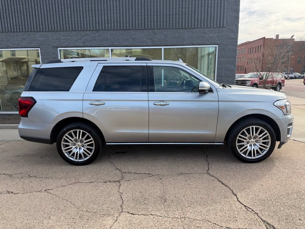 Used 2024 Ford Expedition Limited AWD/4WD image 4