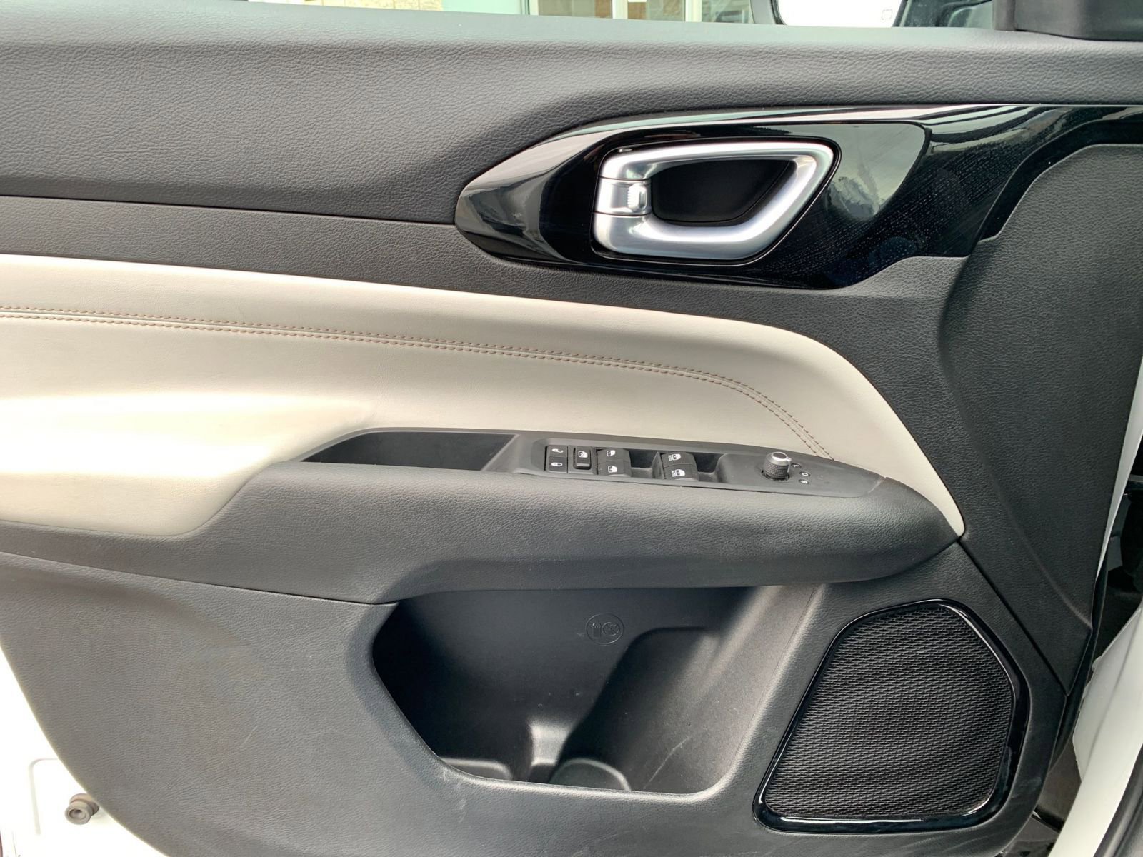 Used 2025 Jeep Compass Limited image 18