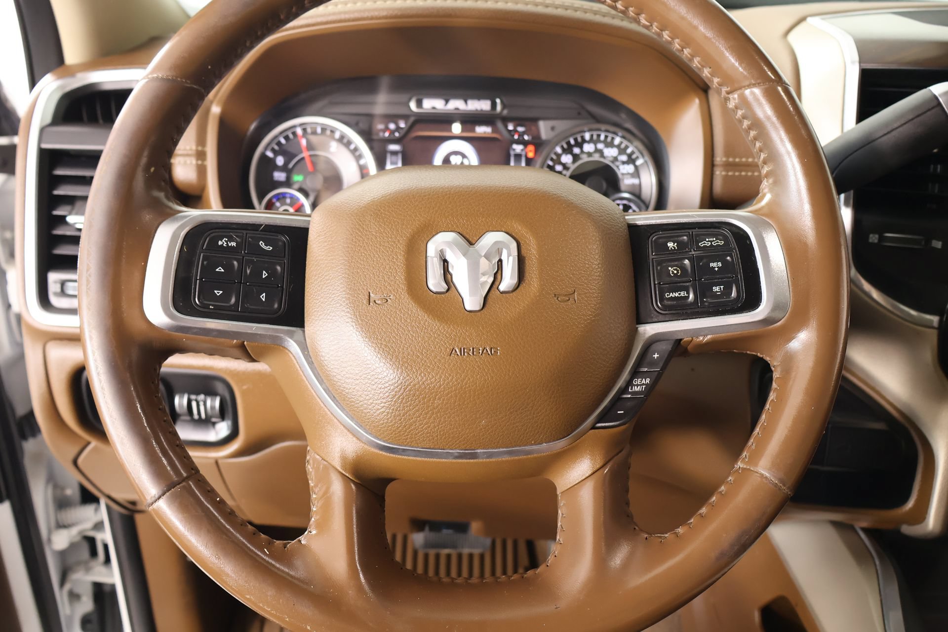 Used 2022 RAM 2500 Laramie AWD/4WD image 3