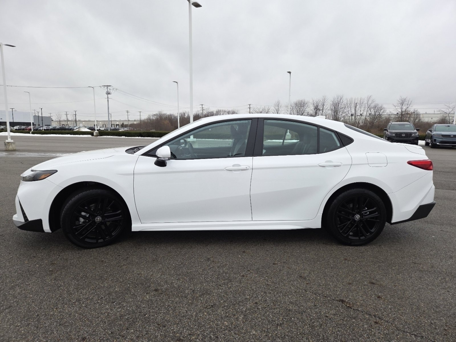 Used 2025 Toyota Camry SE w/ Convenience Package image 14