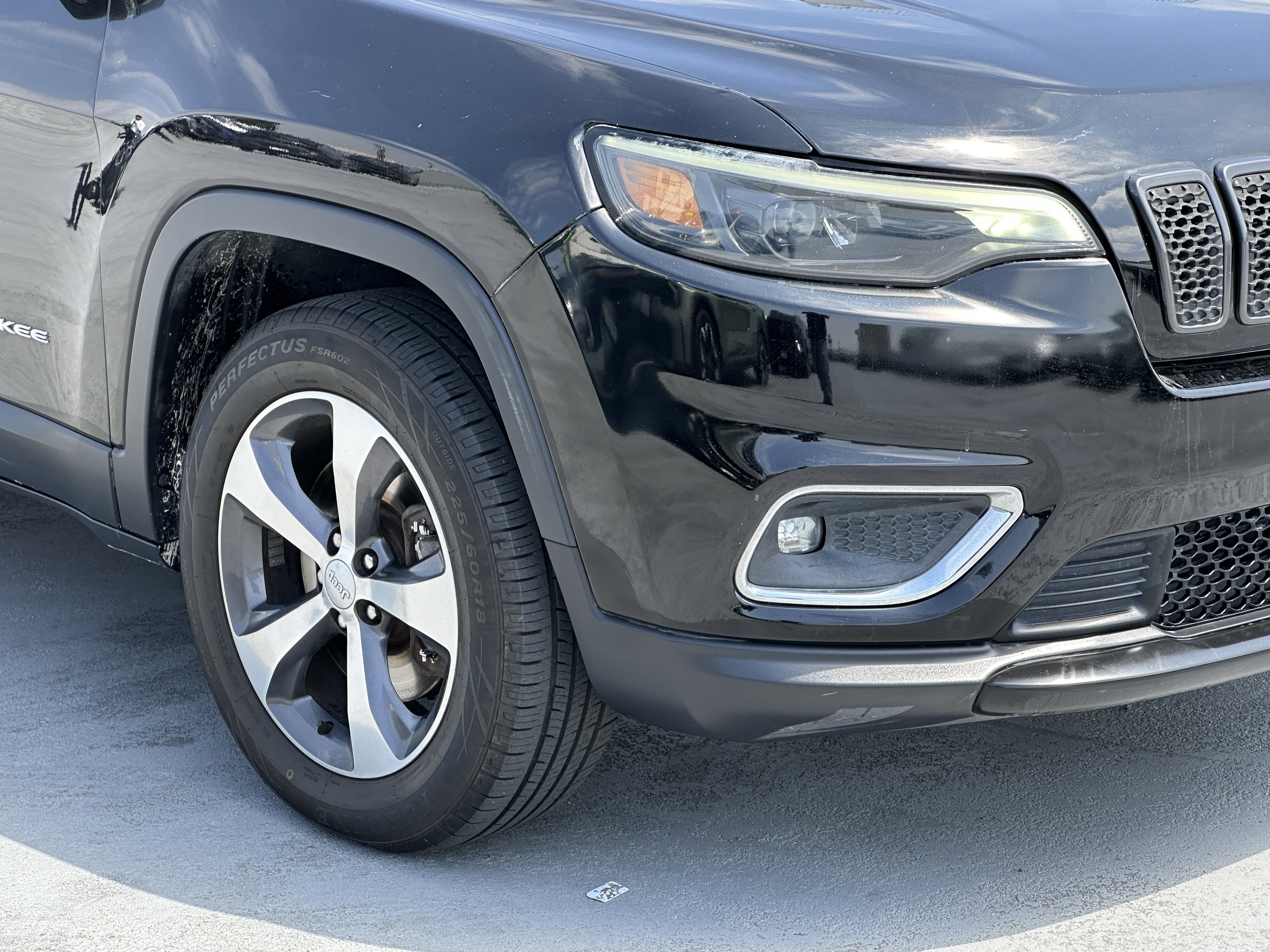 Used 2019 Jeep Cherokee Limited AWD/4WD image 14