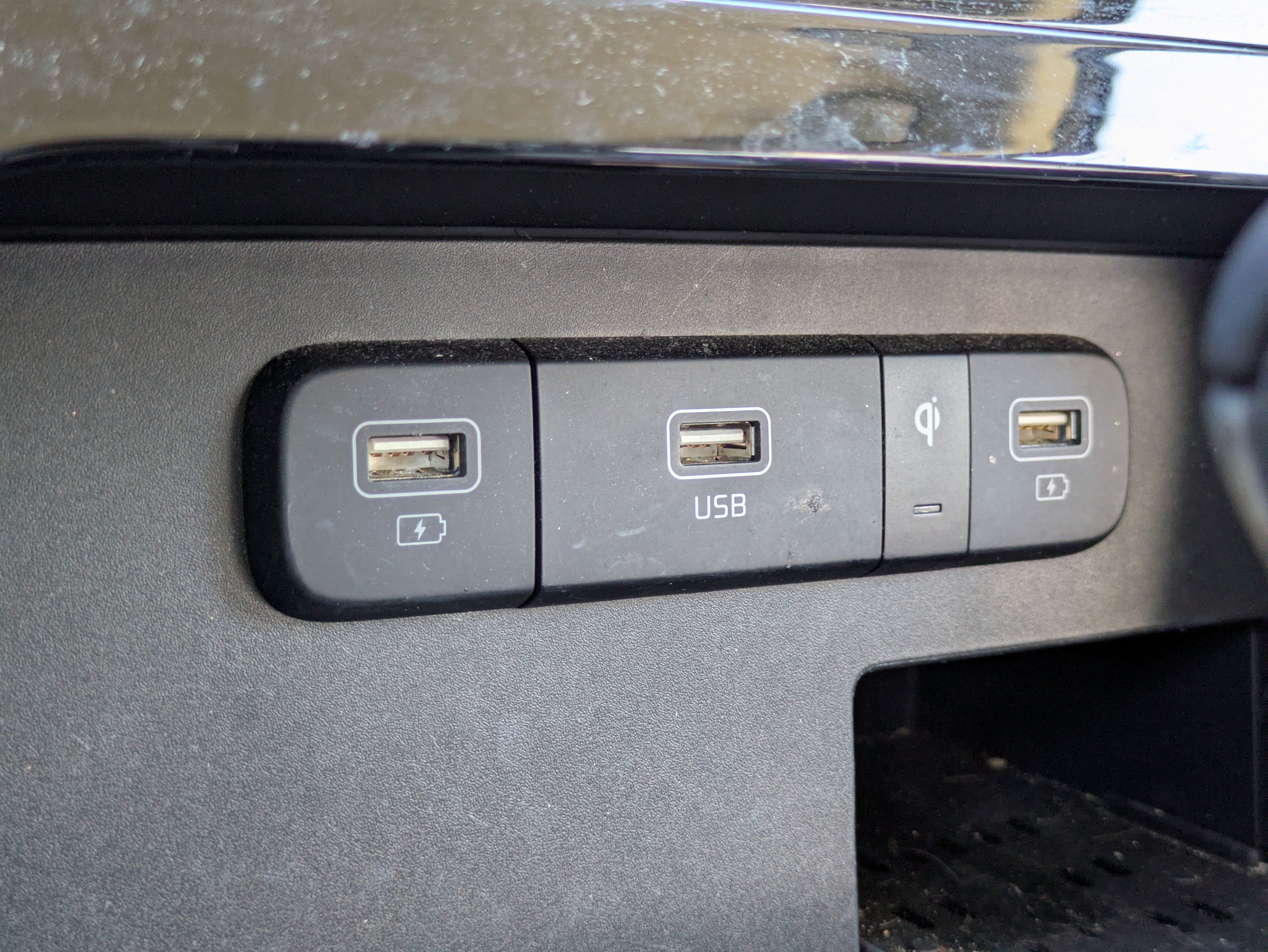 Used 2024 Kia Carnival EX FWD image 26