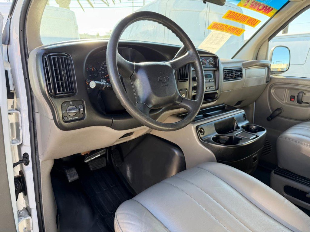 Used 2001 Chevrolet Express 3500 Extended Passenger image 16
