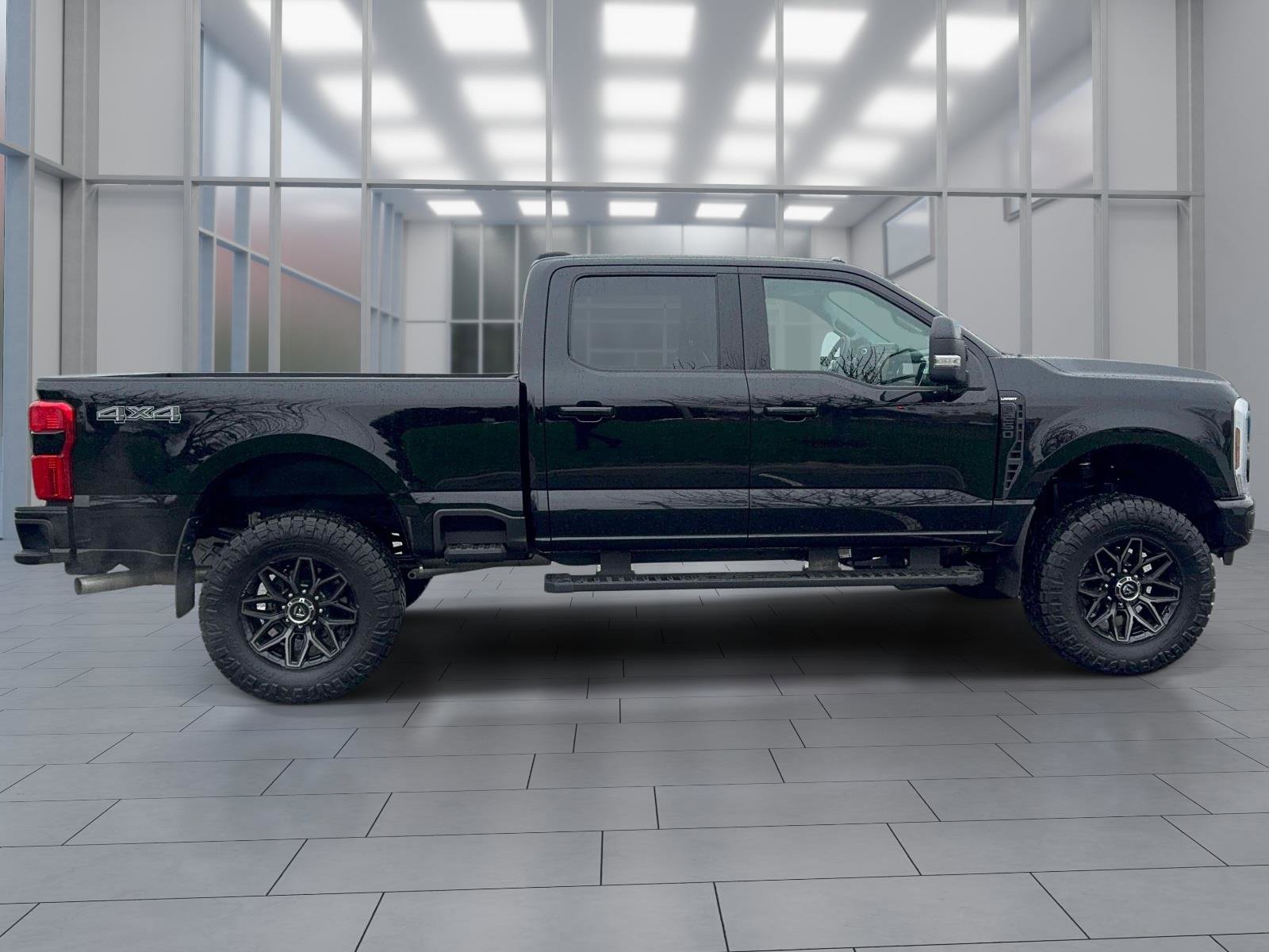 Used 2025 Ford F250 Lariat w/ Black Appearance Package image 3