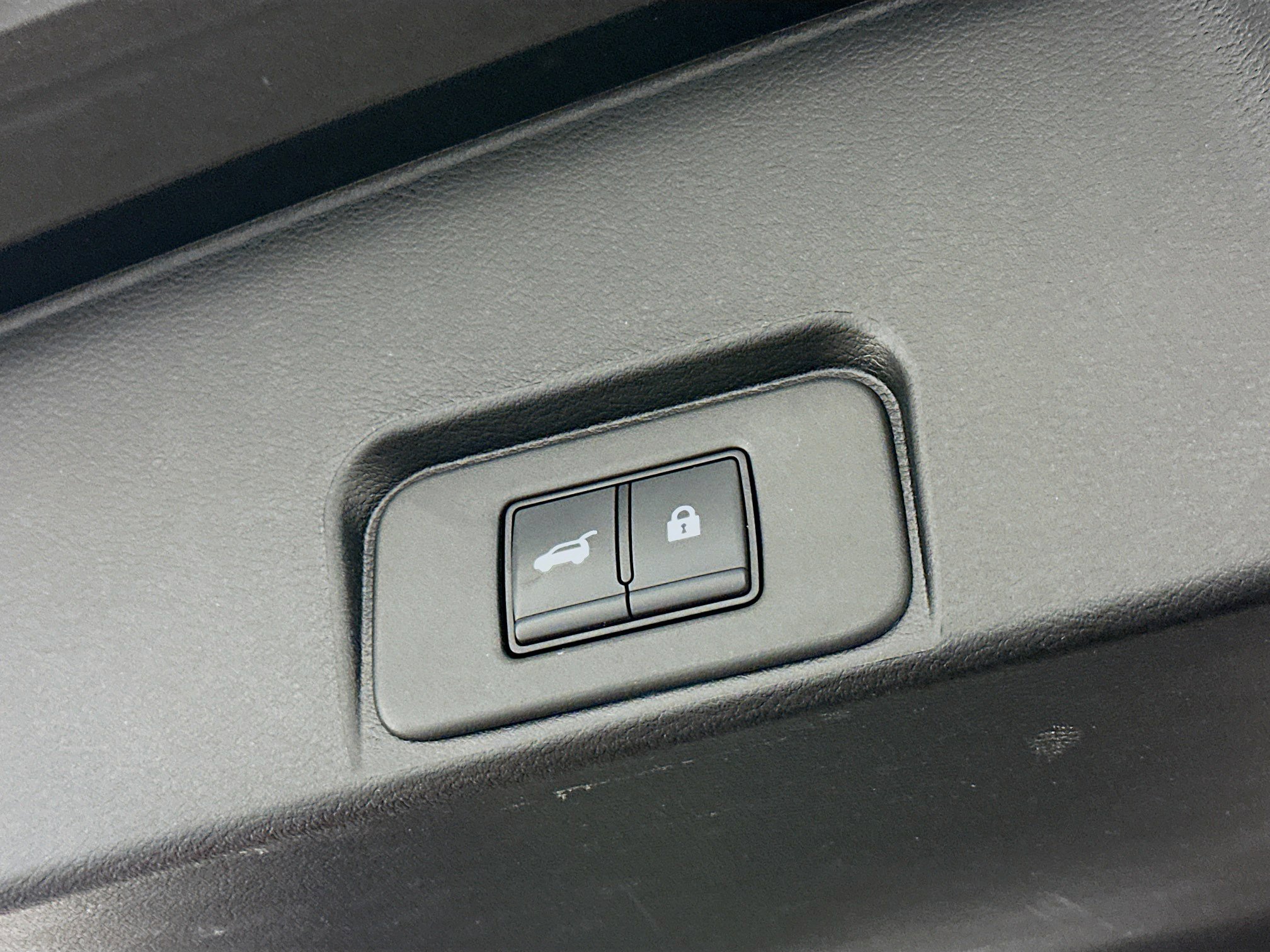 Used 2025 Nissan Rogue SV image 30