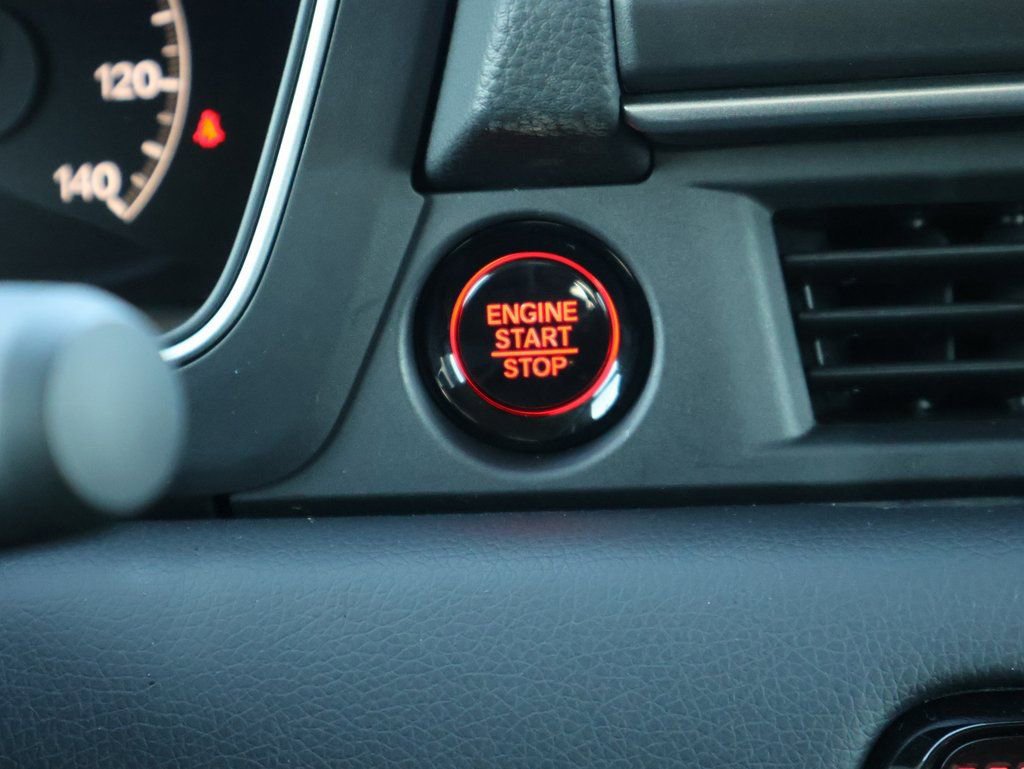 Certified 2025 Honda Pilot Touring image 28