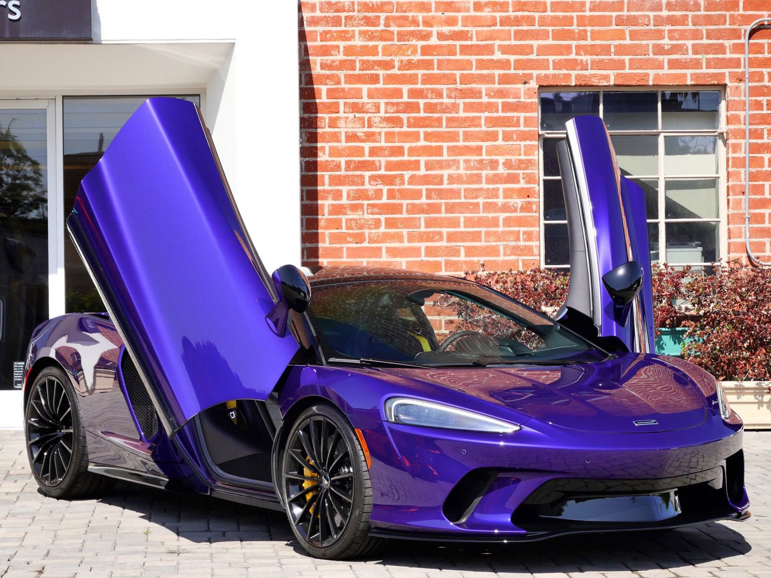 Used 2023 McLaren GT RWD image 16