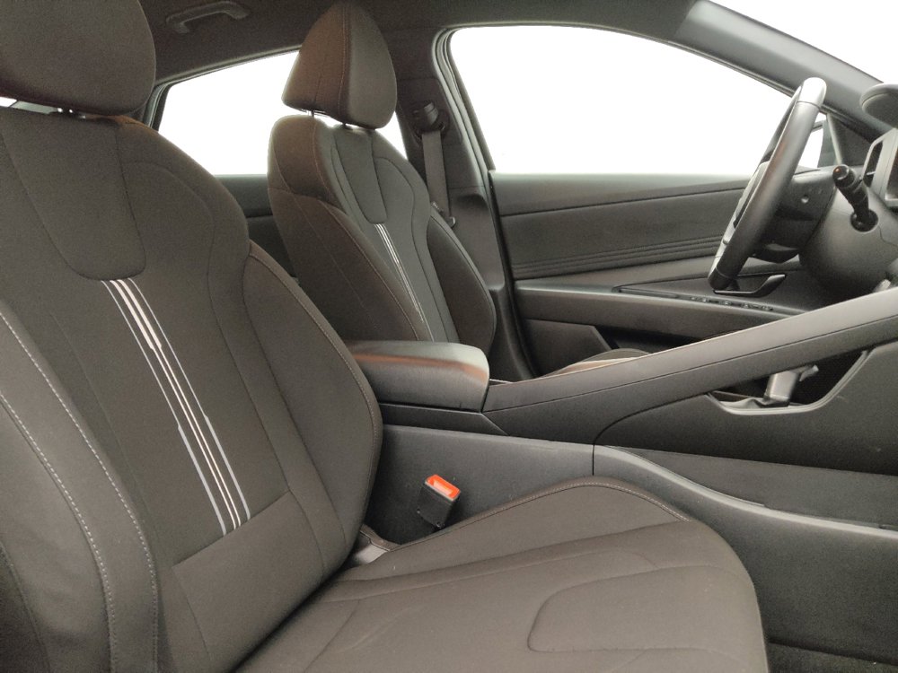 Used 2025 Hyundai Elantra Sport FWD image 21