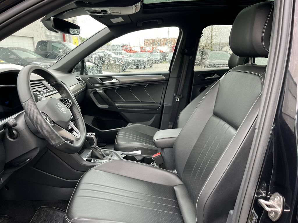 Used 2024 Volkswagen Tiguan SE R-Line AWD/4WD image 10