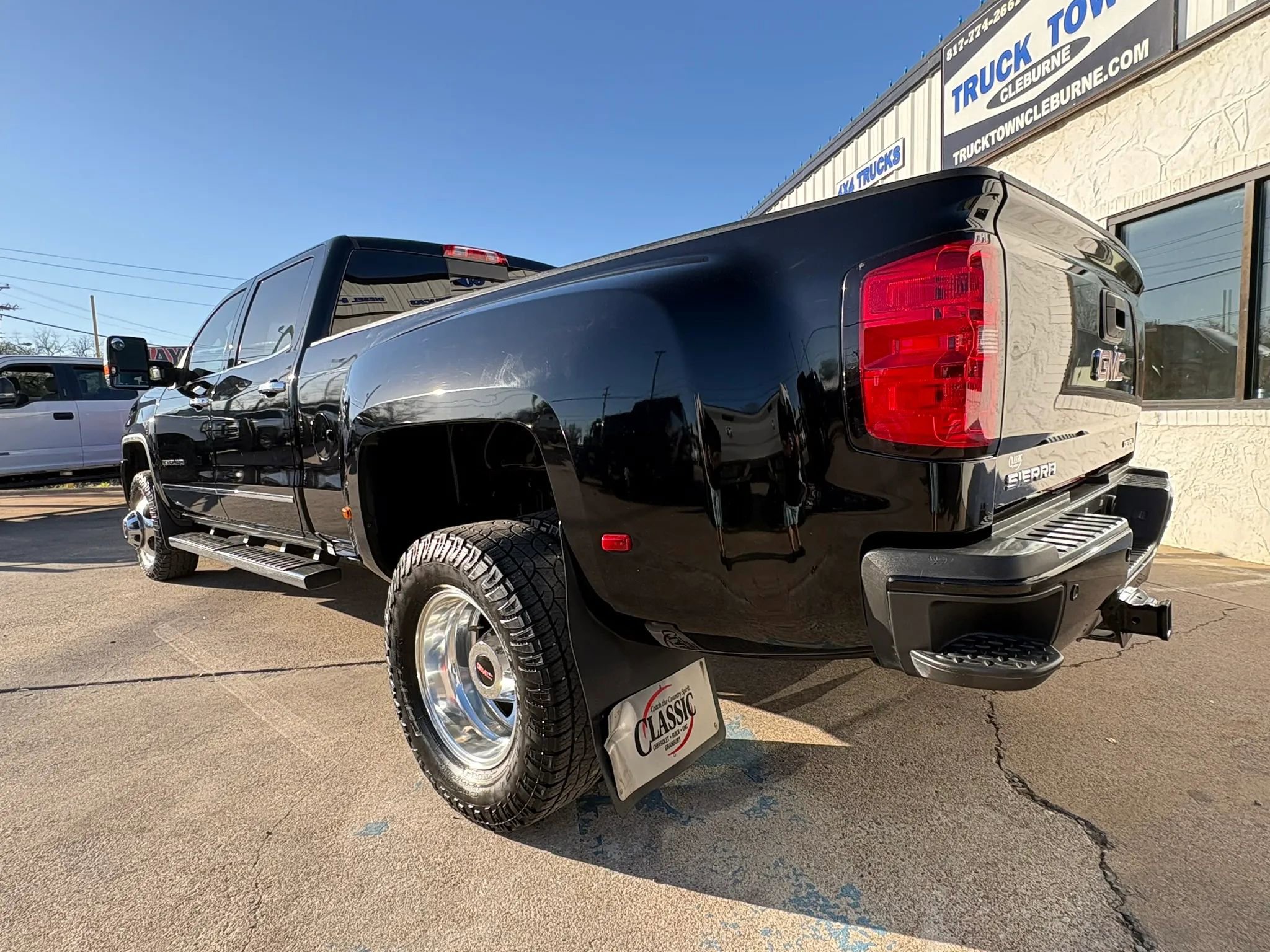 Used 2019 GMC Sierra 3500 Denali w/ Duramax Plus Package AWD/4WD image 2