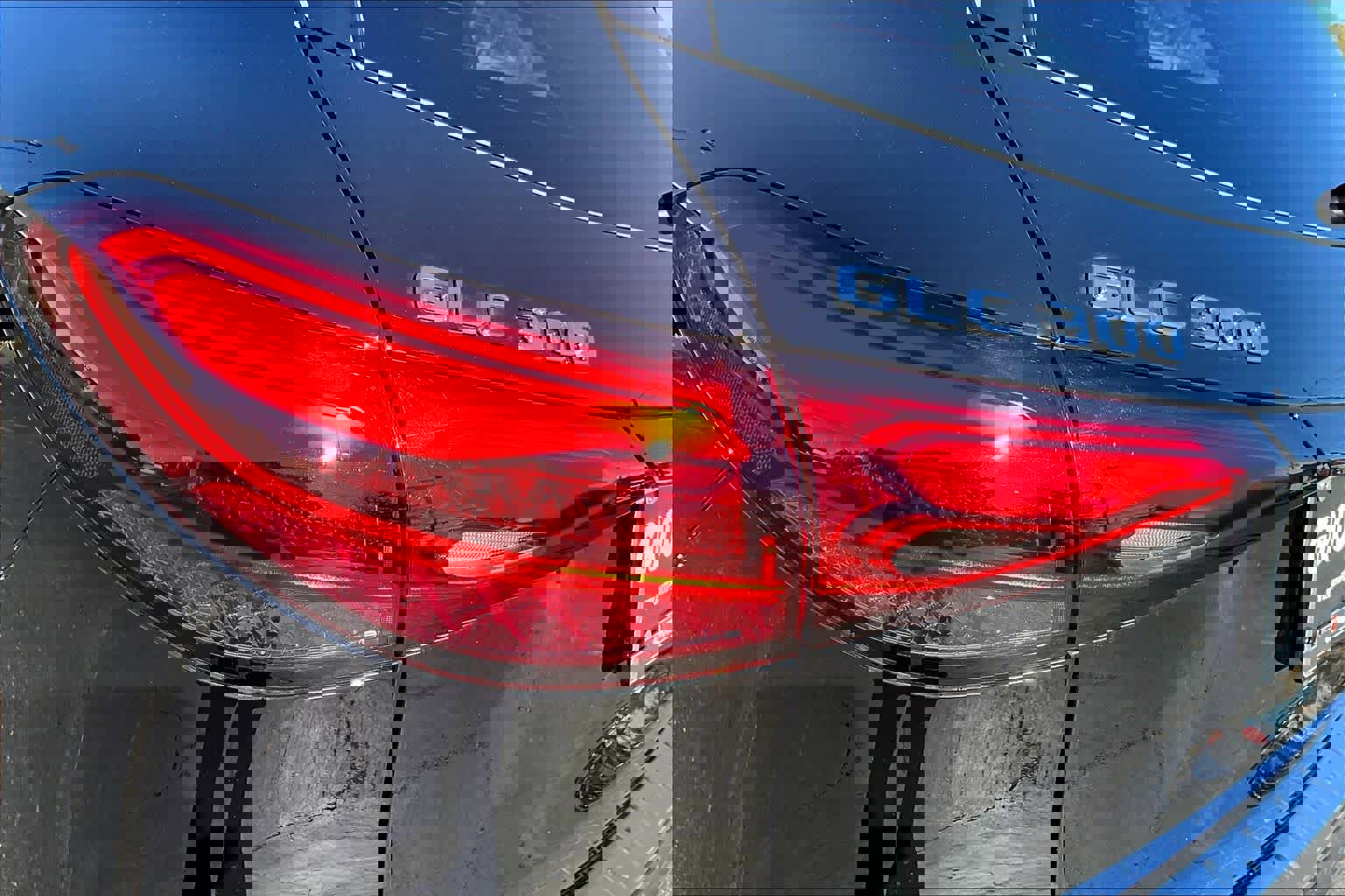 Used 2025 Mercedes-Benz GLC 300 4MATIC image 29