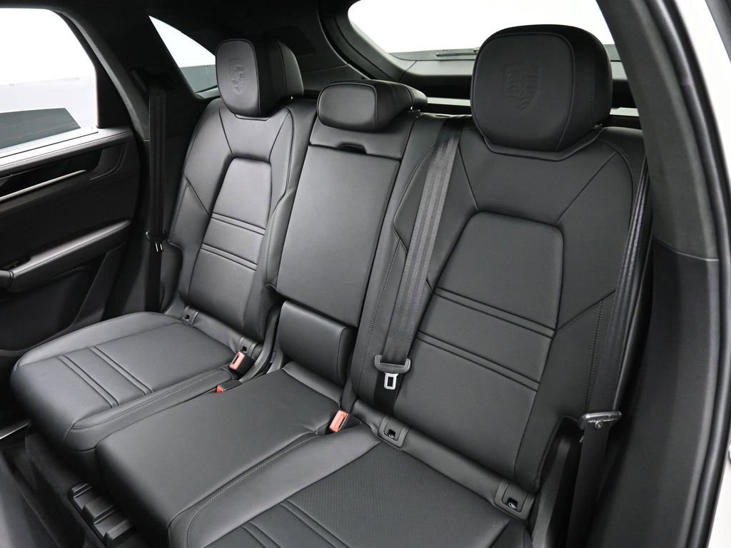 New 2026 Porsche Cayenne GTS image 25