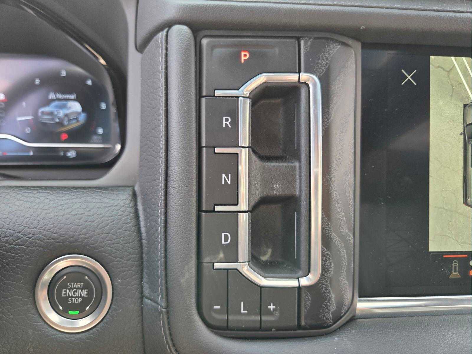 Used 2024 GMC Yukon Denali w/ Advanced Technology Package RWD image 32