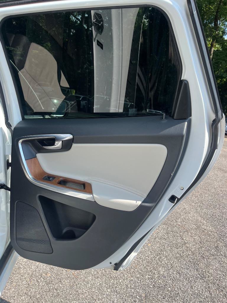 Used 2015 Volvo XC60 T6 Platinum FWD image 31