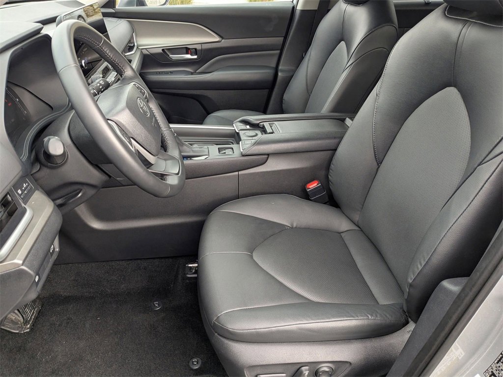 Used 2025 Toyota Grand Highlander AWD image 21