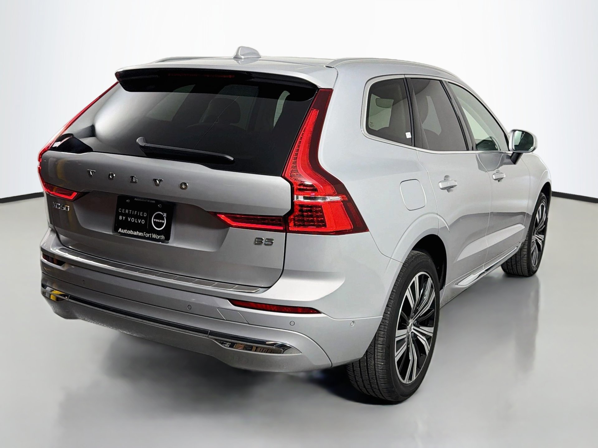 Certified 2023 Volvo XC60 B5 Ultimate w/ Climate Package FWD image 6