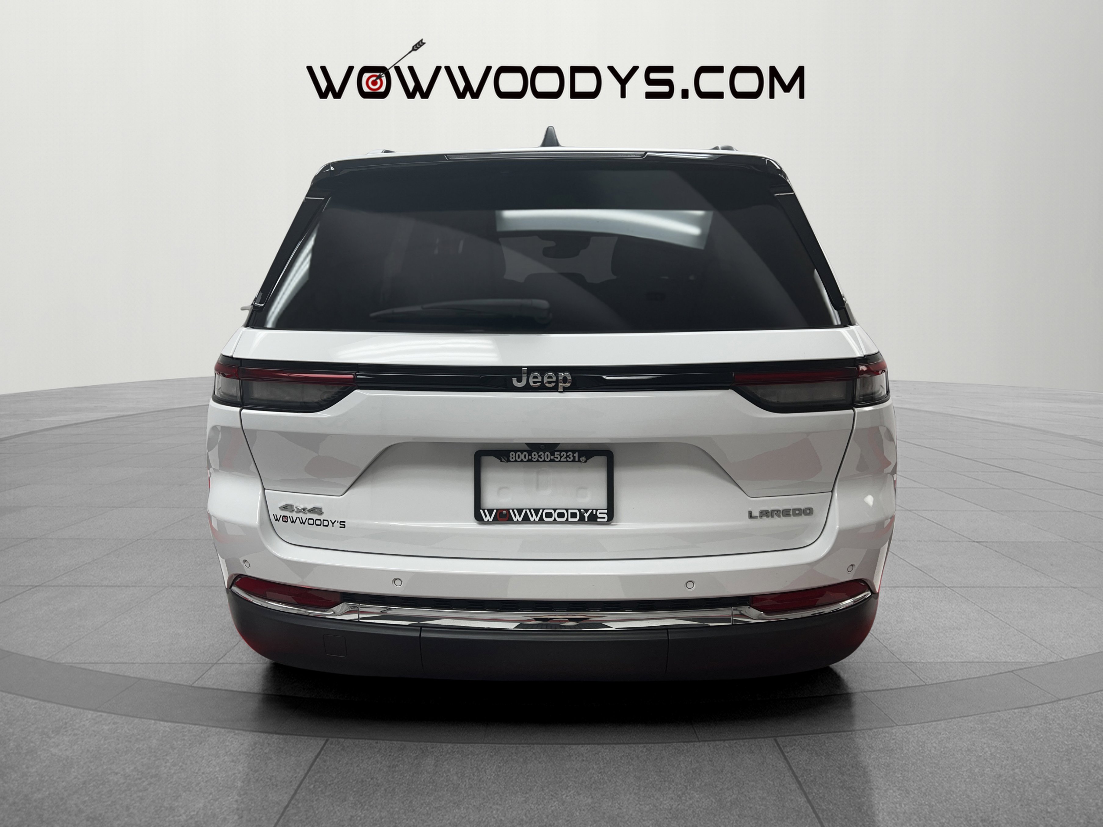 Used 2024 Jeep Grand Cherokee Laredo image 5