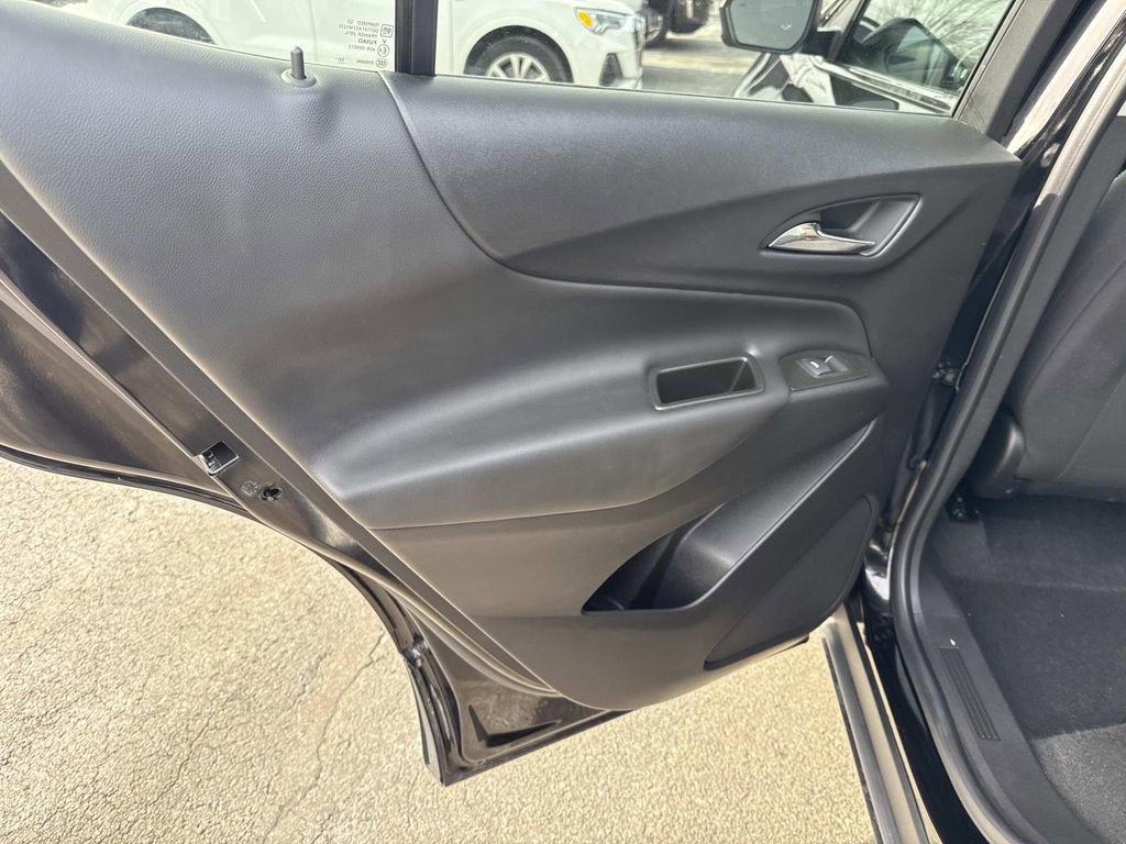 Used 2023 Chevrolet Equinox LT w/ Driver Convenience Package image 16
