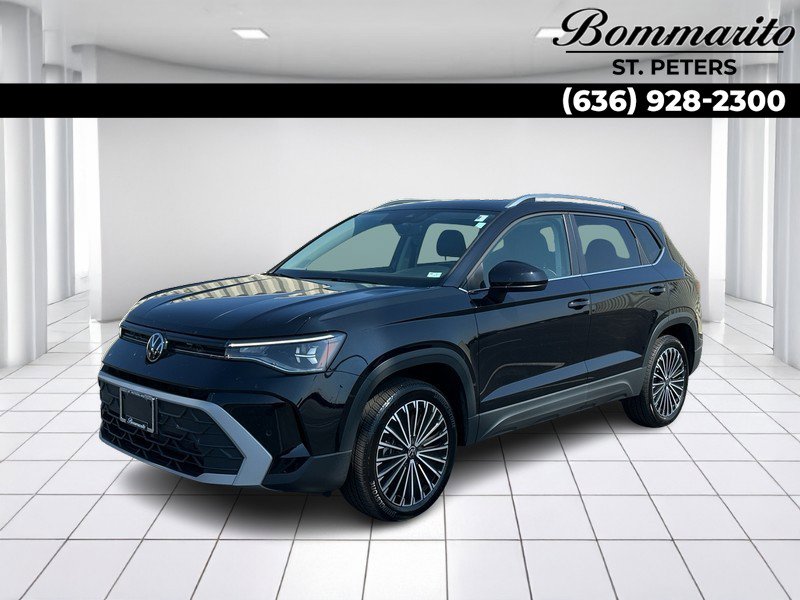 Used 2025 Volkswagen Taos SE w/ Panoramic Sunroof Package
