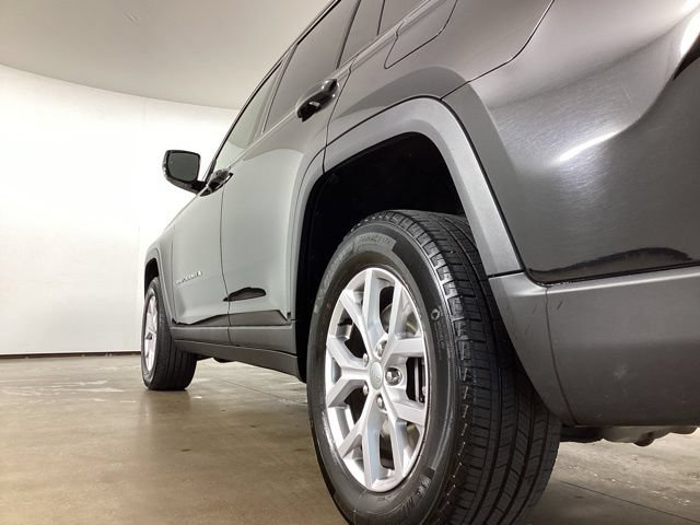 Used 2022 Jeep Grand Cherokee L Limited w/ Luxury Tech Group II AWD/4WD image 13