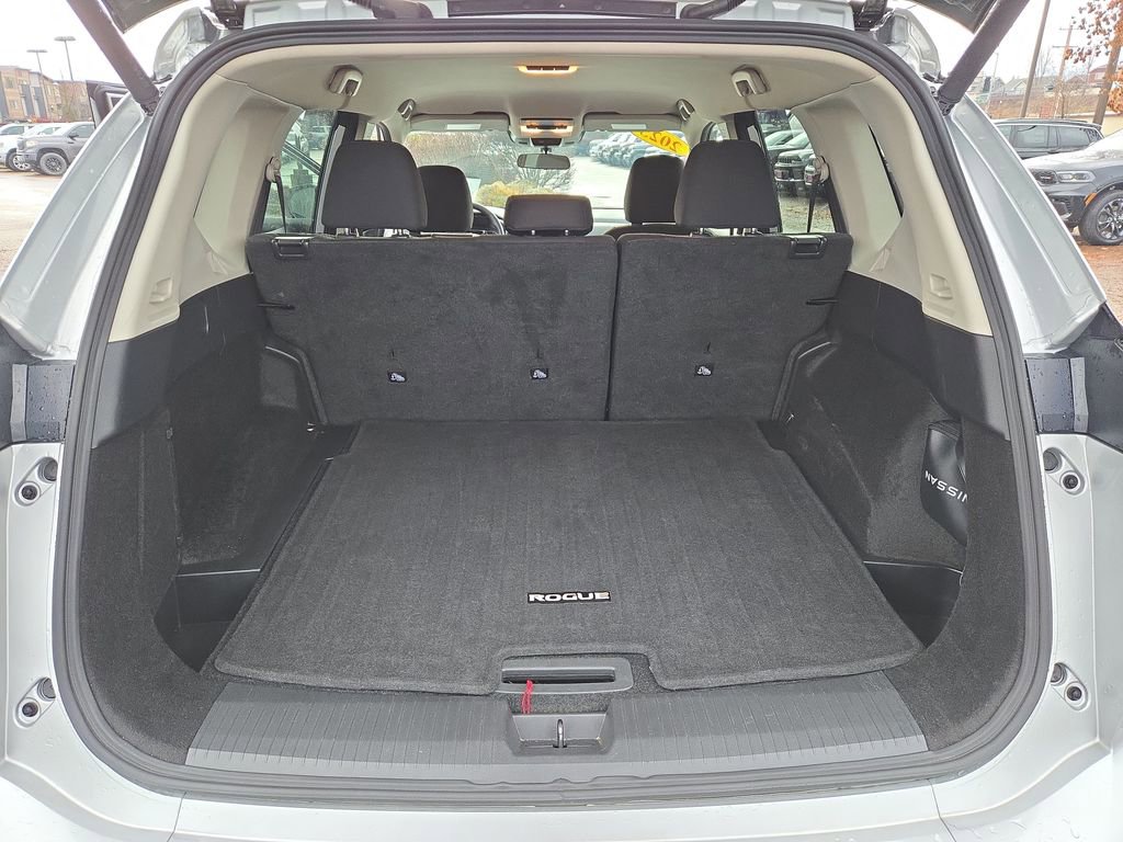 Used 2025 Nissan Rogue SV image 27
