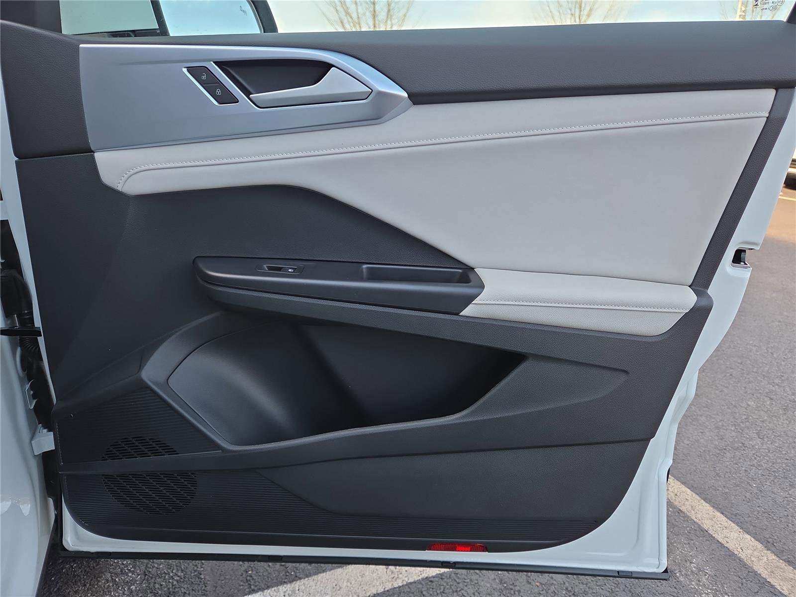 New 2026 Volkswagen Taos SE image 26