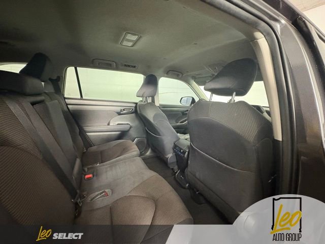 Used 2021 Toyota Highlander LE image 9