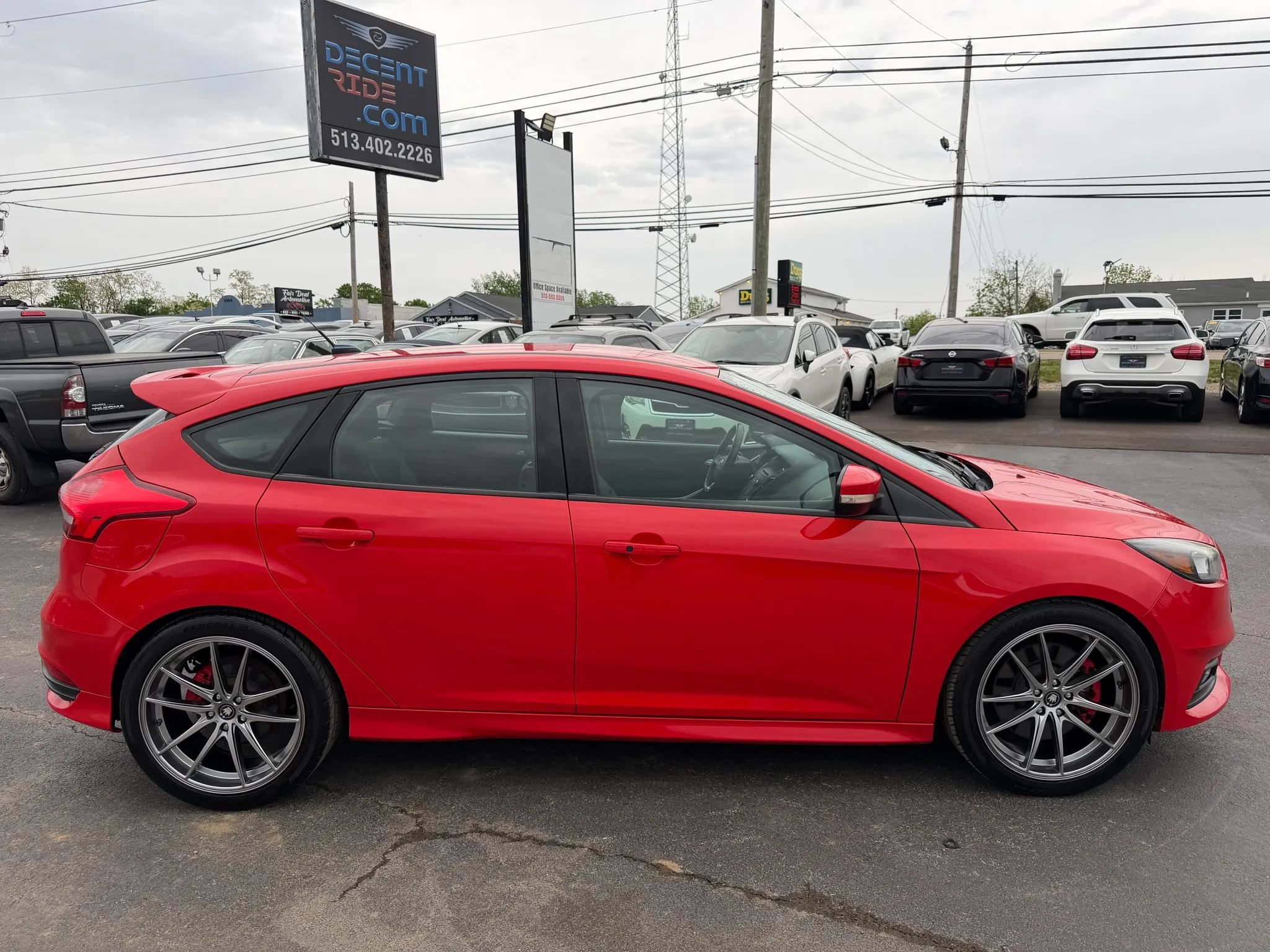 Used 2017 Ford Focus ST FWD image 2