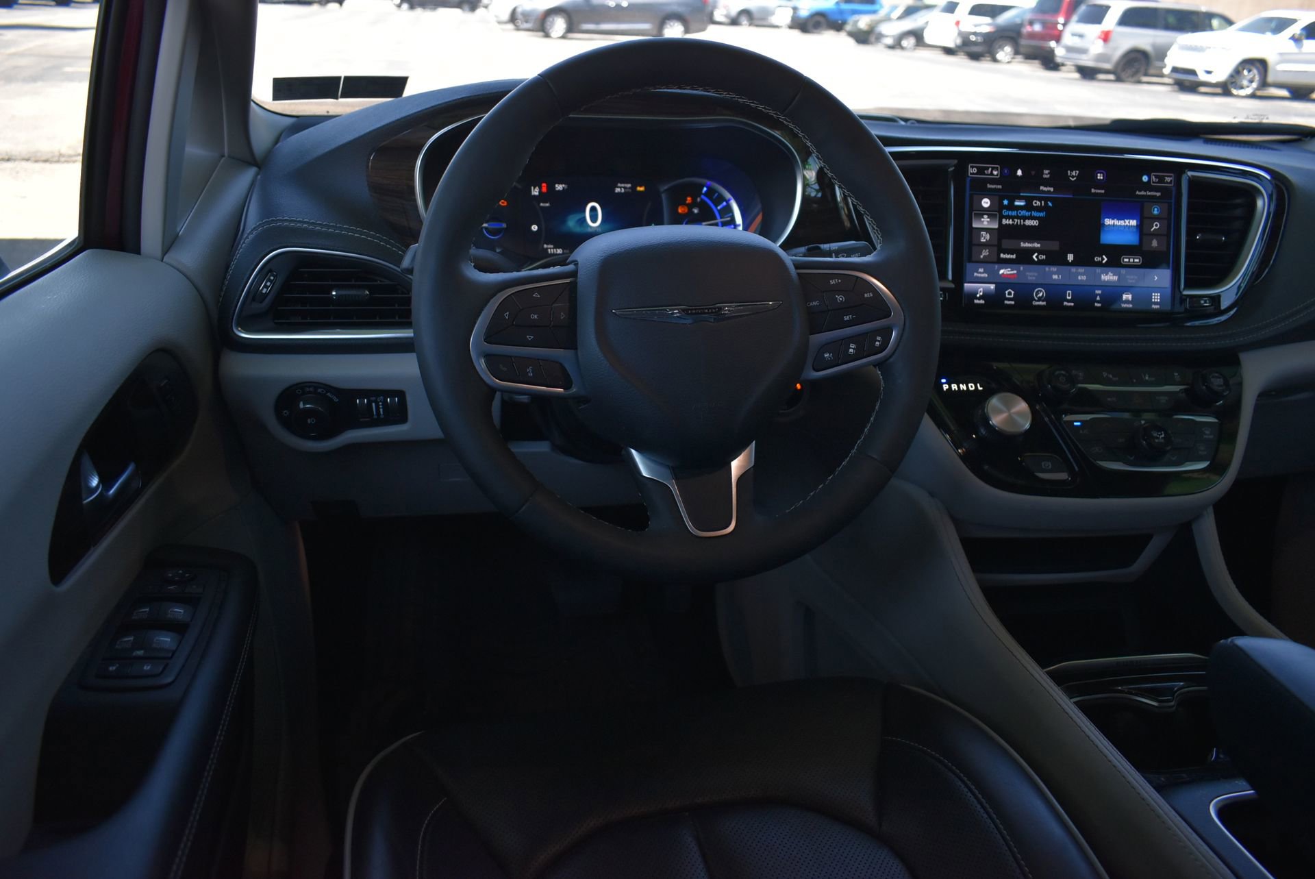 Used 2023 Chrysler Pacifica Limited FWD image 21