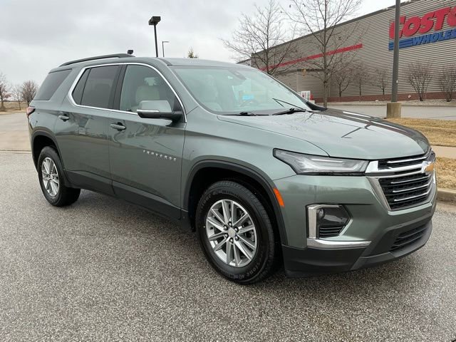 Used 2023 Chevrolet Traverse LT image 2