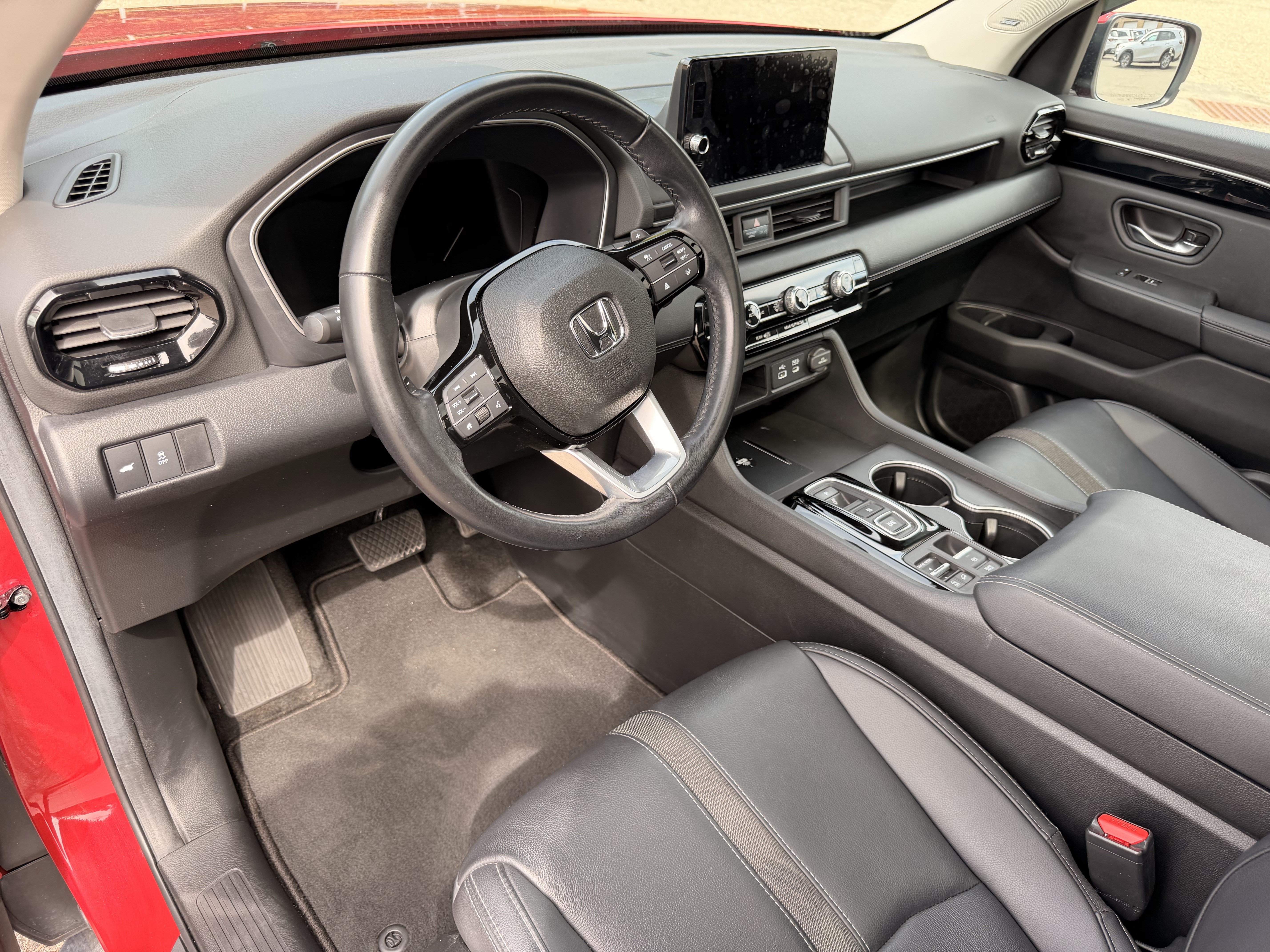 Used 2025 Honda Pilot Touring image 13