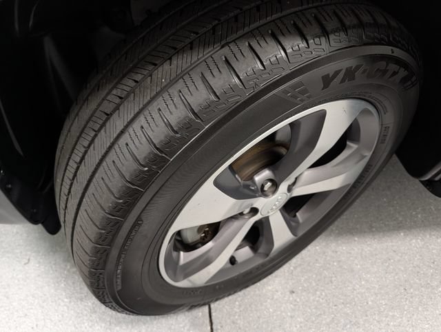 Used 2019 Jeep Cherokee Limited w/ Luxury Group AWD/4WD image 8