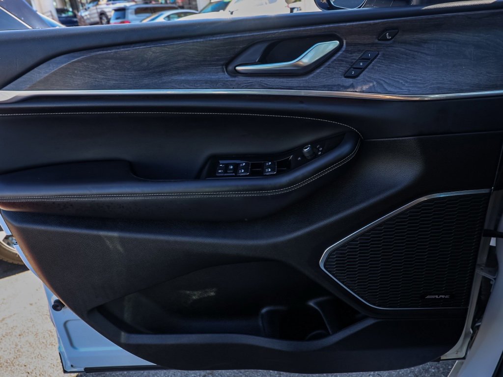 Used 2022 Jeep Grand Cherokee Overland w/ Luxury Tech Group IV image 23