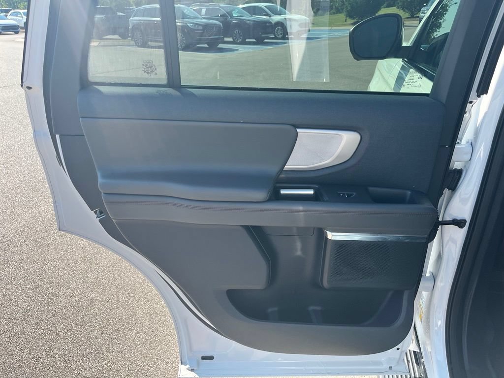 Used 2025 Ford Expedition Active RWD image 10