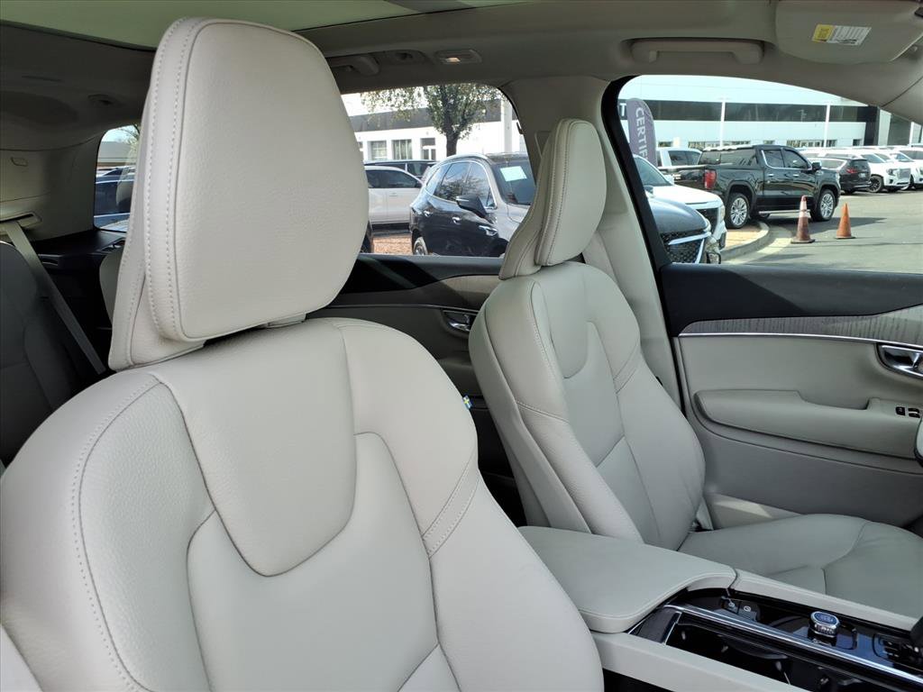 Used 2025 Volvo XC90 T8 Plus w/ Protection Package Premier image 12