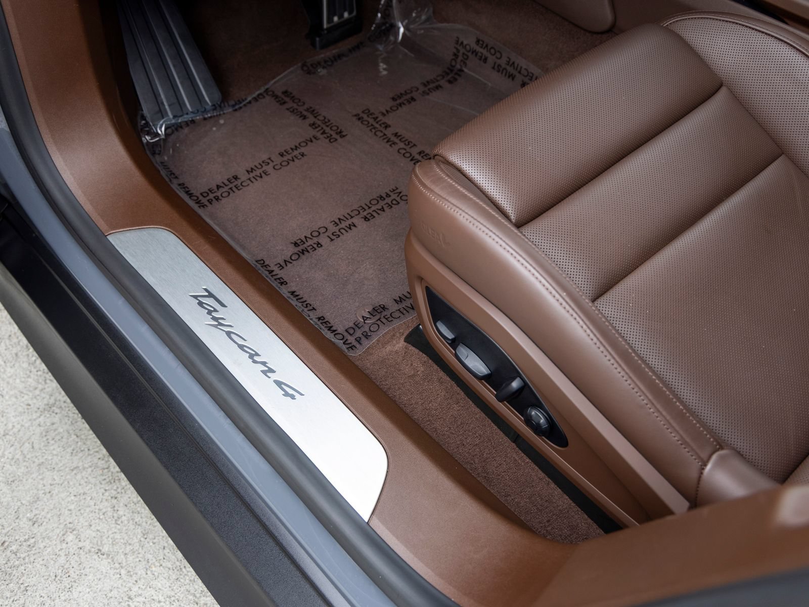 Certified 2025 Porsche Taycan AWD/4WD image 29