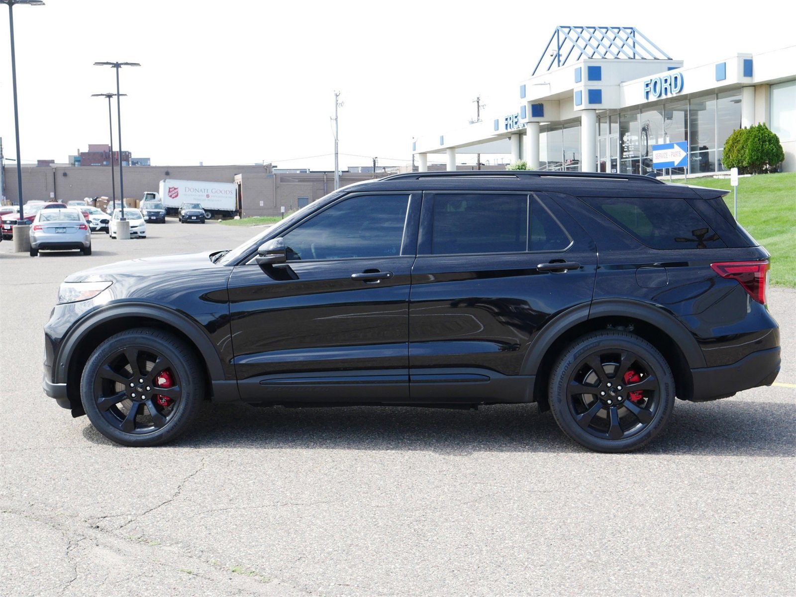 Used 2022 Ford Explorer ST w/ Equipment Group 401A image 2