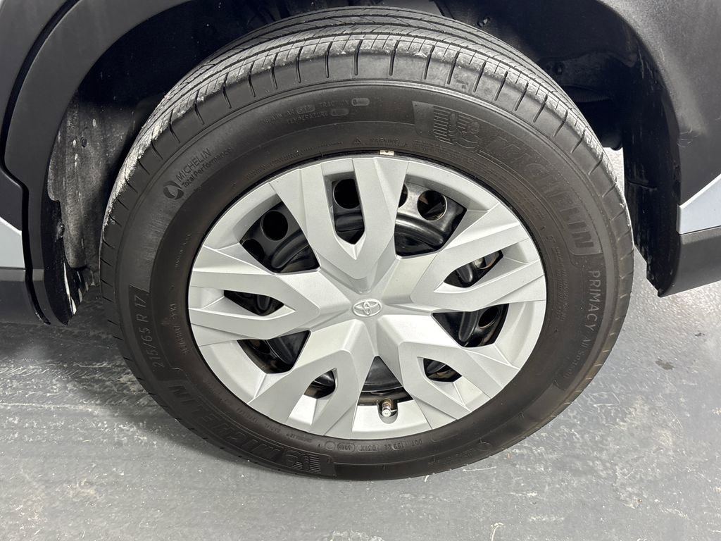 Certified 2024 Toyota Corolla Cross L image 29