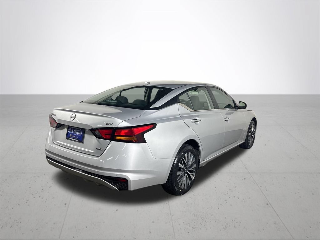 Used 2024 Nissan Altima 2.5 SV AWD/4WD image 6